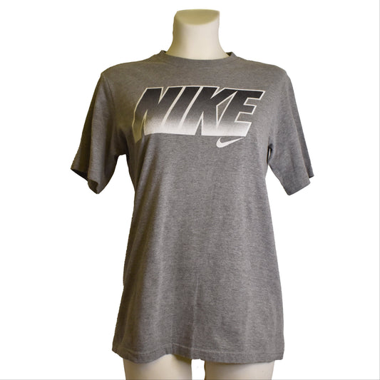 Grár Nike stuttermabolur