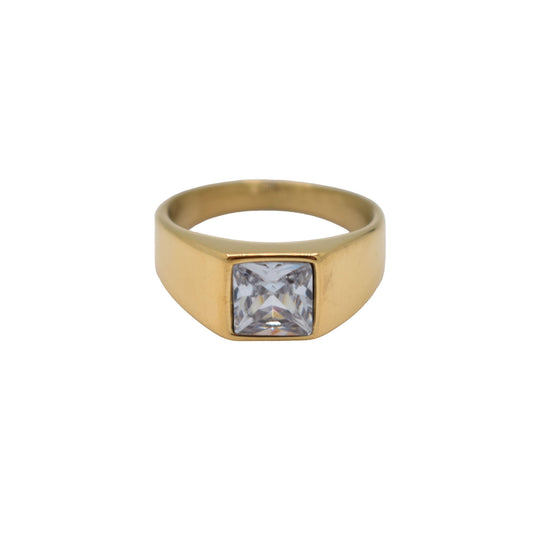 Gullitaður hringur með demanti.