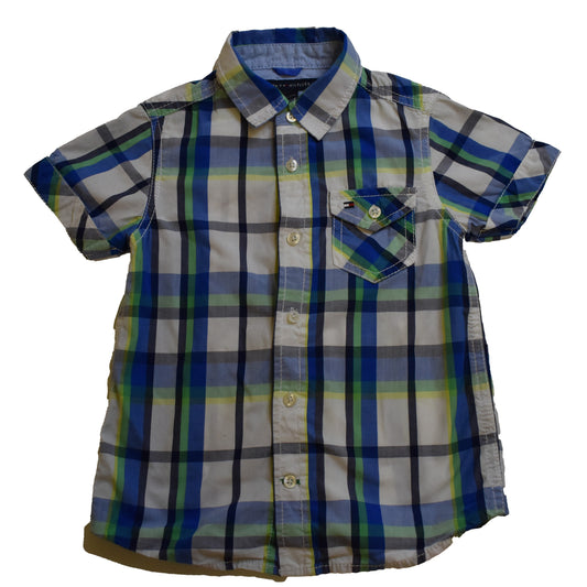 Barna Tommy Hilfiger skyrta.